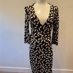 Diane Von Furstenberg Black and Cream Long Sleeve Dress